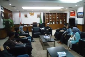 Warga korban waduk jati gede saat diterima ketua DPRD Jabar.